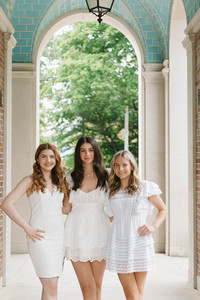 raleigh/high/school/senior/photos/at/unc/chapel/hill/bell/tower