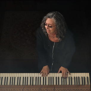 Pendant des décennies, Lily Sazz a été la force invisible derrière d’innombrables performances