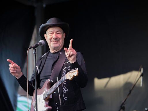 Ken Wallis discute avec le Torontois Danny Marks