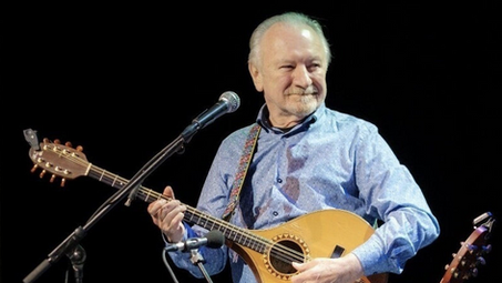 Remembering Dónal Lunny, the influential Irish musician, arranger and producer whose imagination helped reshape traditional music and carry its sound to audiences around the world.