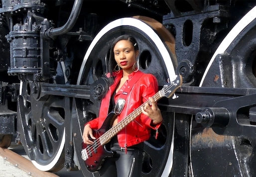 La ganadora del Premio JUNO, Angelique Francis, transmite fuerza y triunfo en 'Train Coming' + Se anunciaron las fechas de la gira