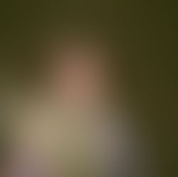 Victoria Staff de Toronto Brilla con ‘Sweet Blue Moon’: Una Oda Inquietantemente Bella a los Momentos Fugaces del Amor