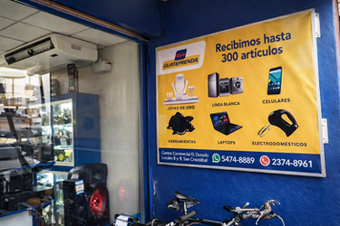 Rotulo ingreso al local