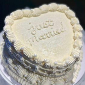 Wedding cakes and desserts in Northern Wisconsin and the Upper Peninsula of Michigan