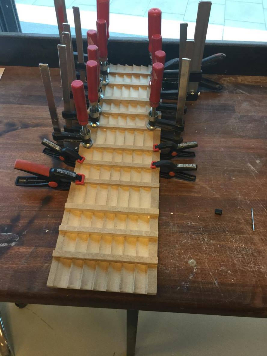 The tray is being made: The deviders