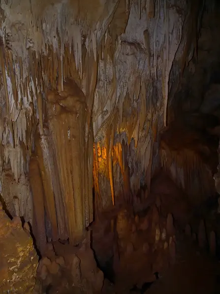 Townsville Photographer at the Jewel Cave in WA