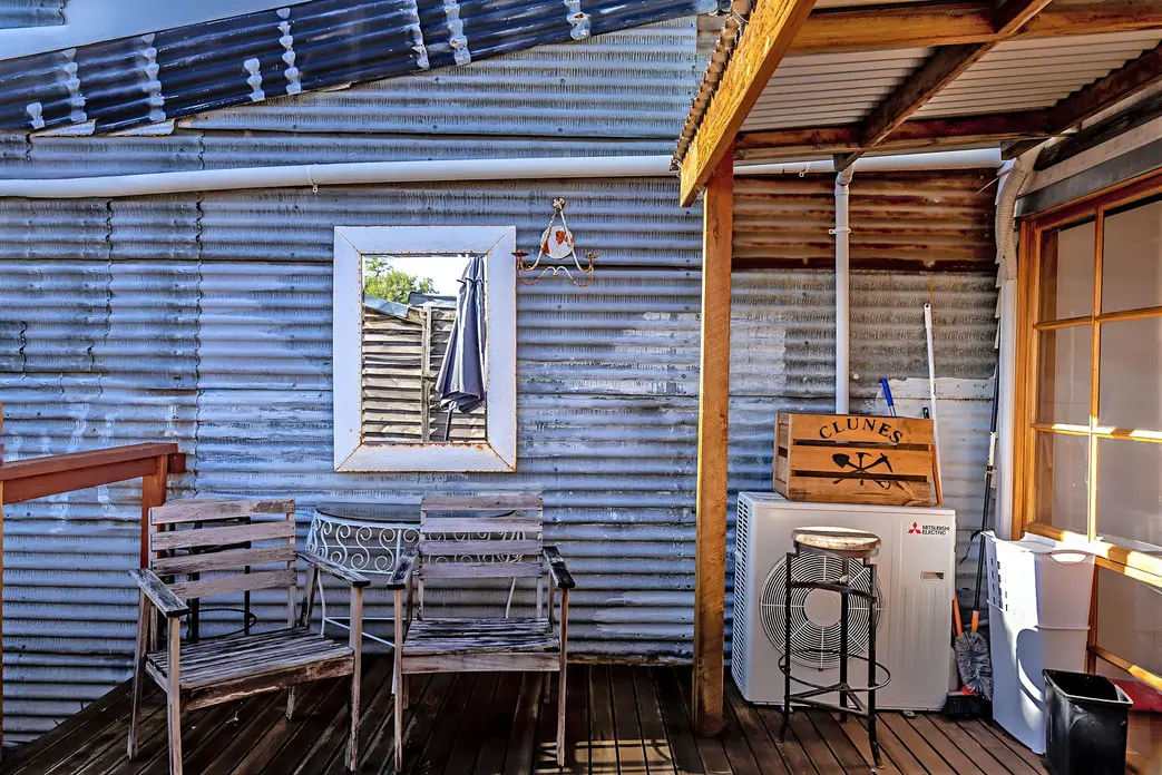 Townsville Photographer photographing Country Streets
