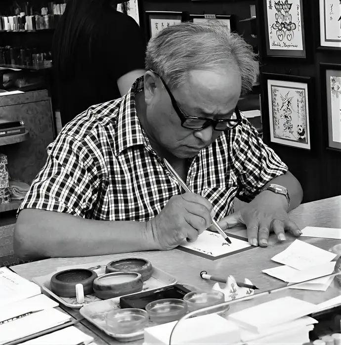 Townsville Photographer walking the streets of Hong Kong