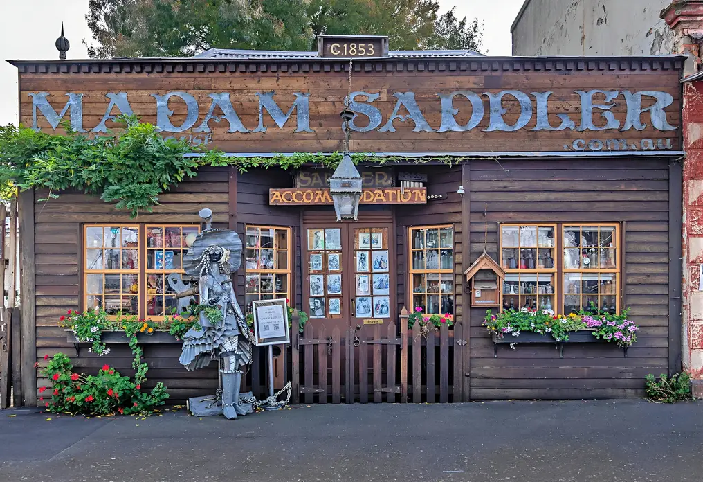 Townsville Photographer photographing Country Streets