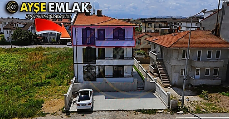 AYŞE EMLAK'TAN YAZLIK BÖLGESİNDE 3.KAT SATILIK LÜX DAİRE