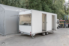 Mobili mėsos parduotuvė. Mobili ūkininko parduotuvė. Parduotuvė ant ratų.