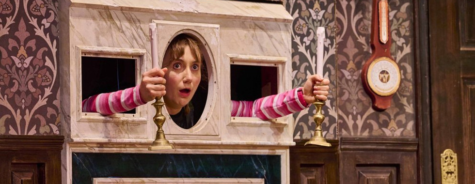 Ruby Ablett as Annie