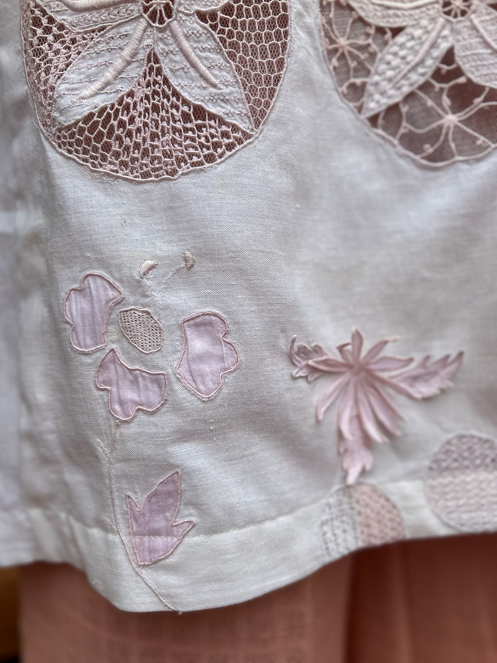Miniatura: Veste Bordadeira