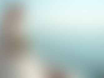 Inspiration Élégance Maritime : Une Rêveuse sur l'Eau (négative space)