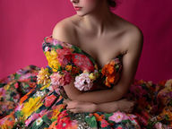 Création d'un eimage femme en robe fleurie