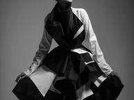 Création d'un moodboard - pose Courbée ou Voûtée (fashion avant-garde)