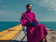 LA SOLITUDE FUCHSIA SUR L'OCÉAN DE BÉTON