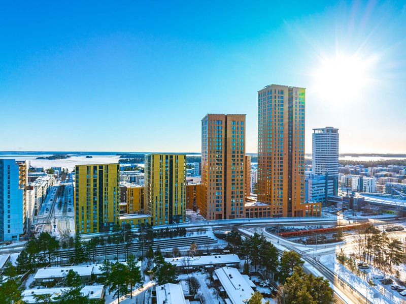 Korkeat tornitalot talvella