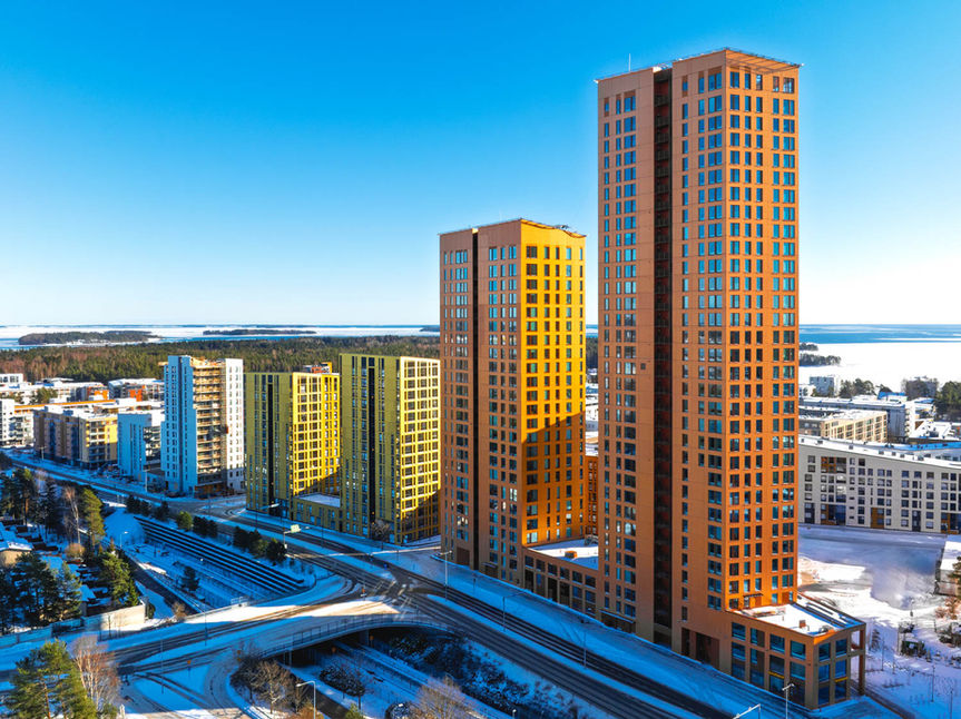 Korkeat kerrostalot talvella