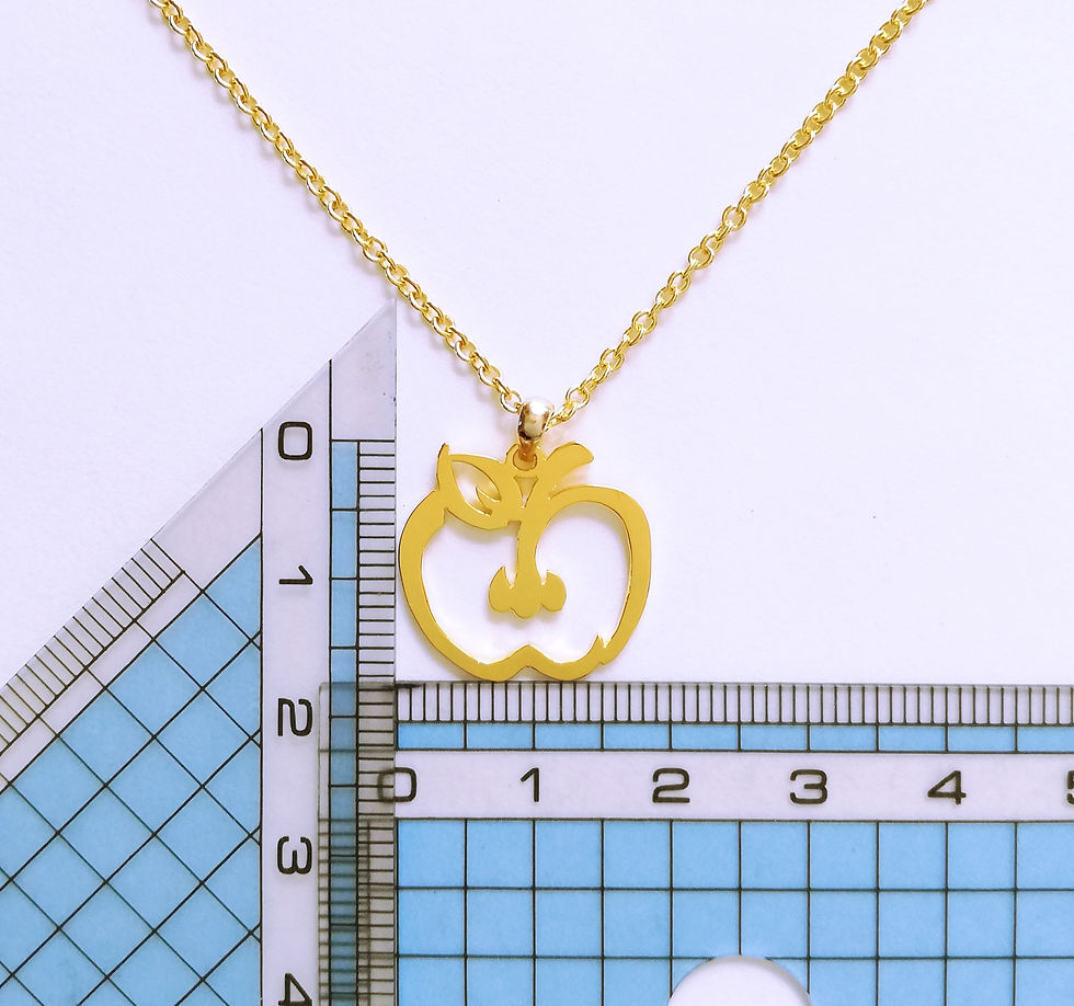 サムネイル： Two rulers showing the size of Gold apple necklace.