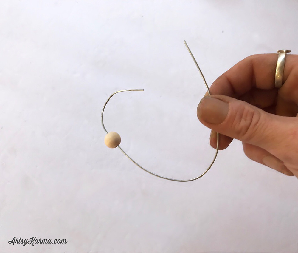 put bead on a wire for dipping