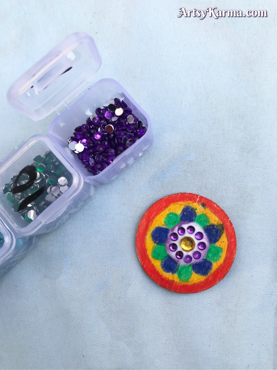 Fill the colors with same colored rhinestones for diamond painting feel
