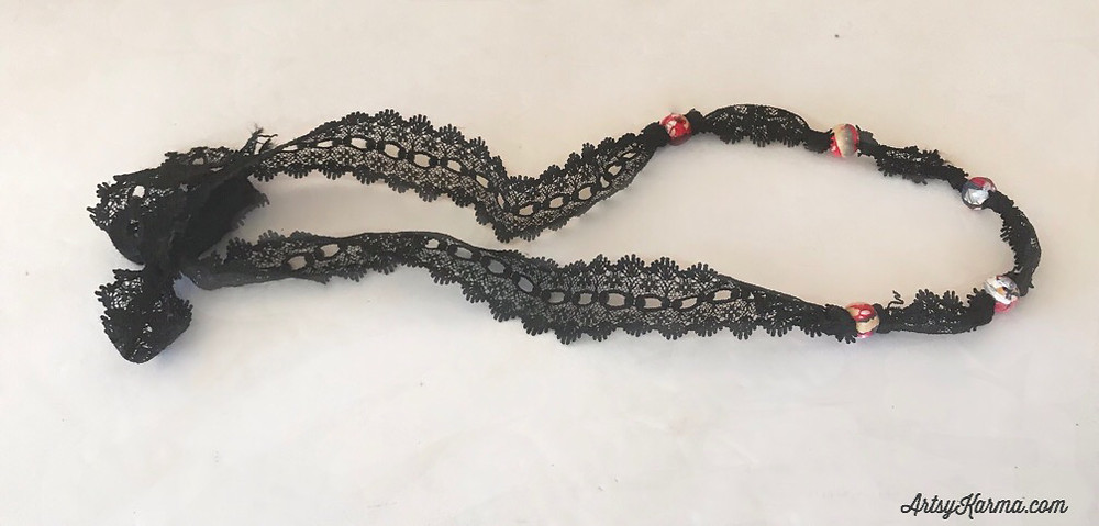 how to tie a lace necklace
