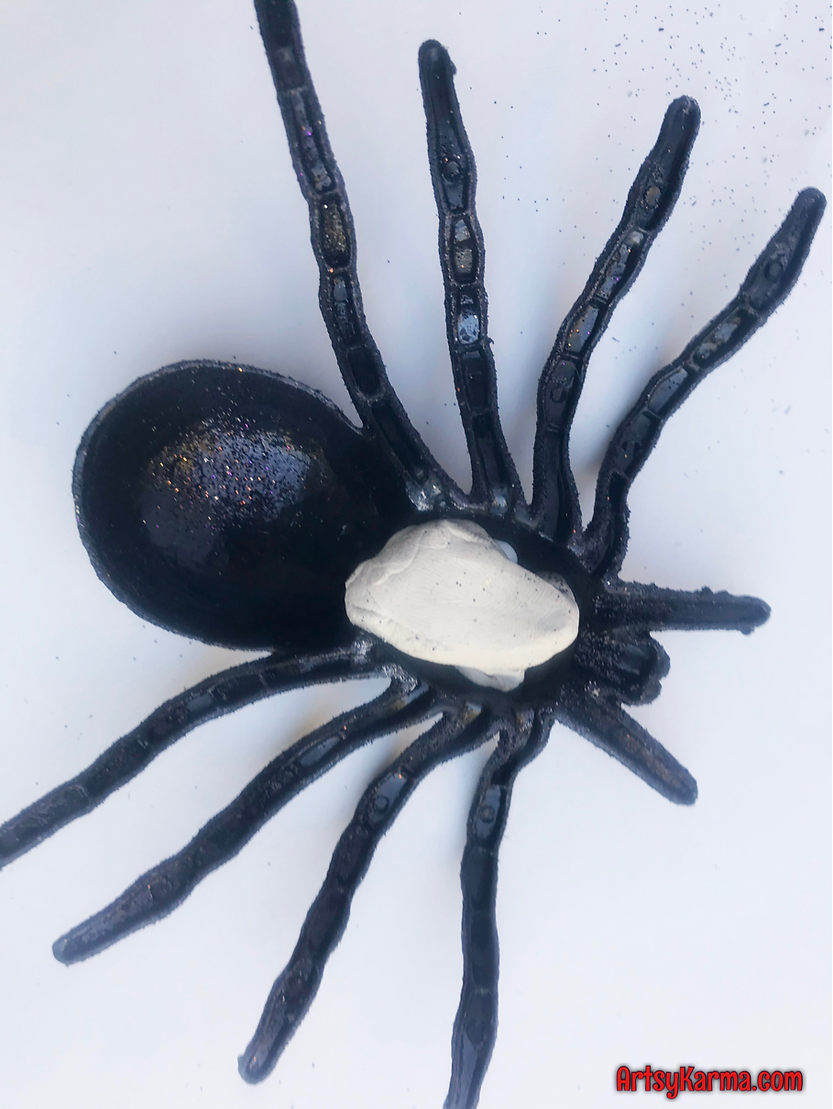 Making halloween spiders more bulky for halloween decoration