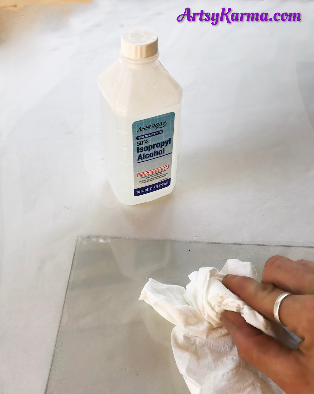 clean glass with rubbing alcohol