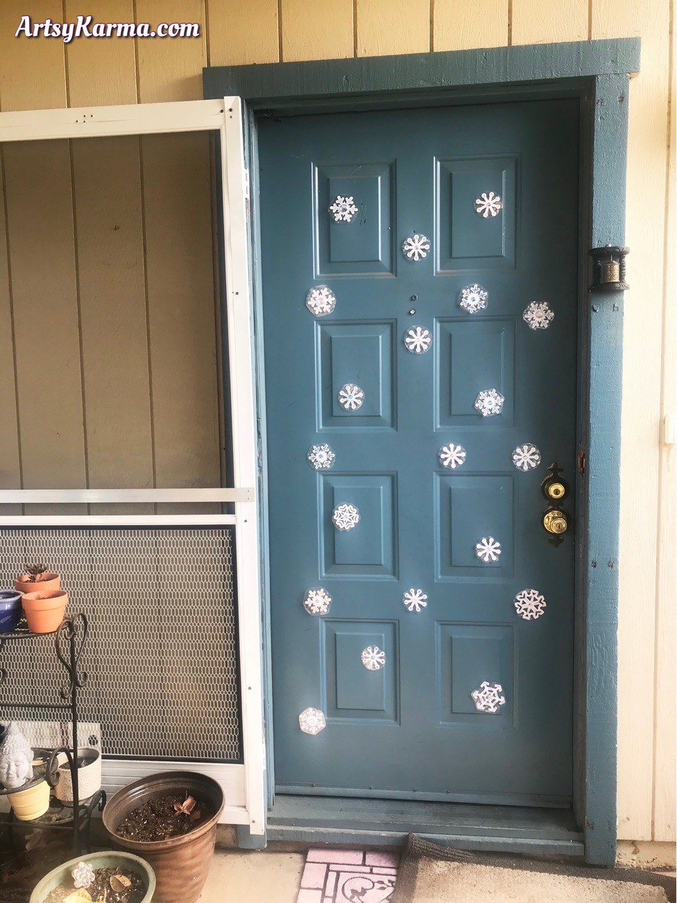 Decorate your front door with diy snowflakes
