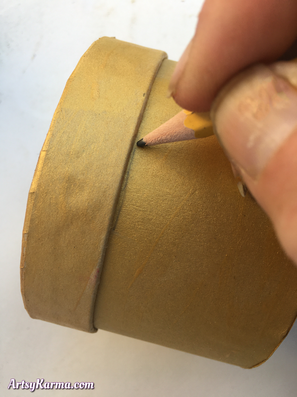 How to alter a paper mâché box