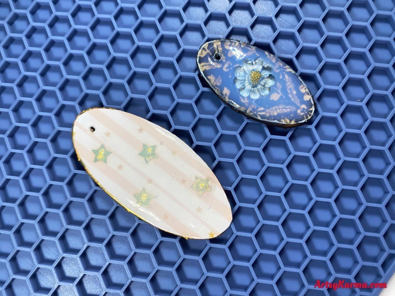 Make beautiful mixed media pendants