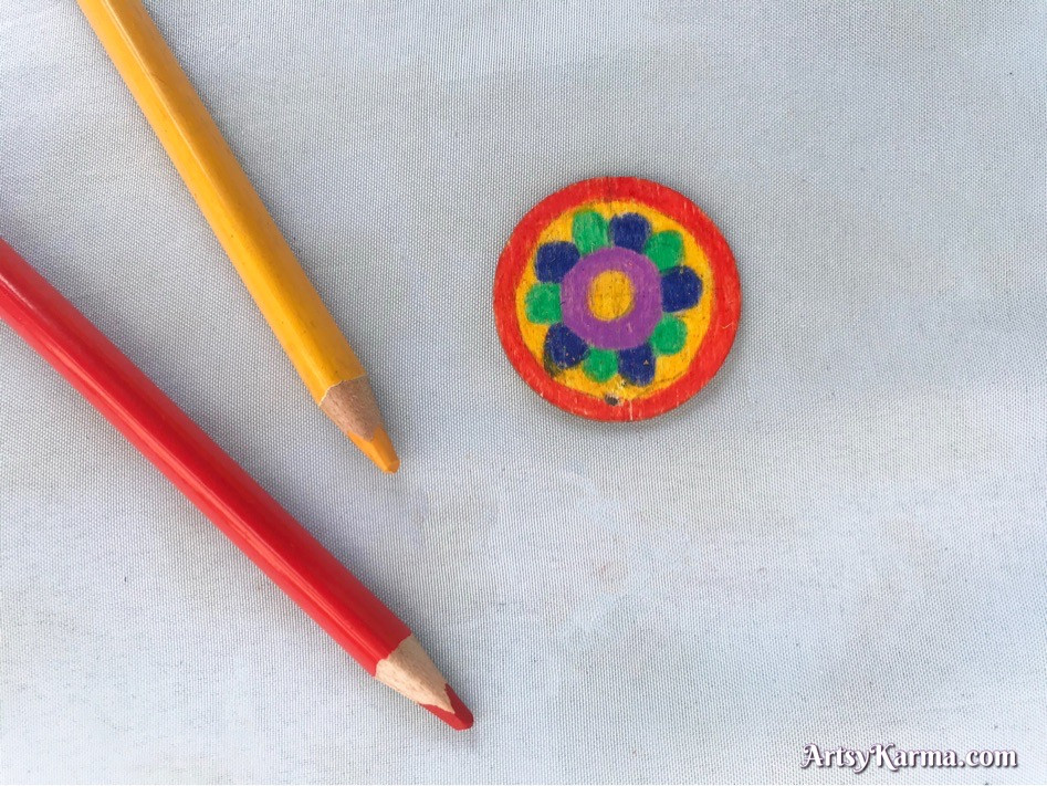 Completley fill your wood slice with color so you can add rhinestones for a faux diamond painting
