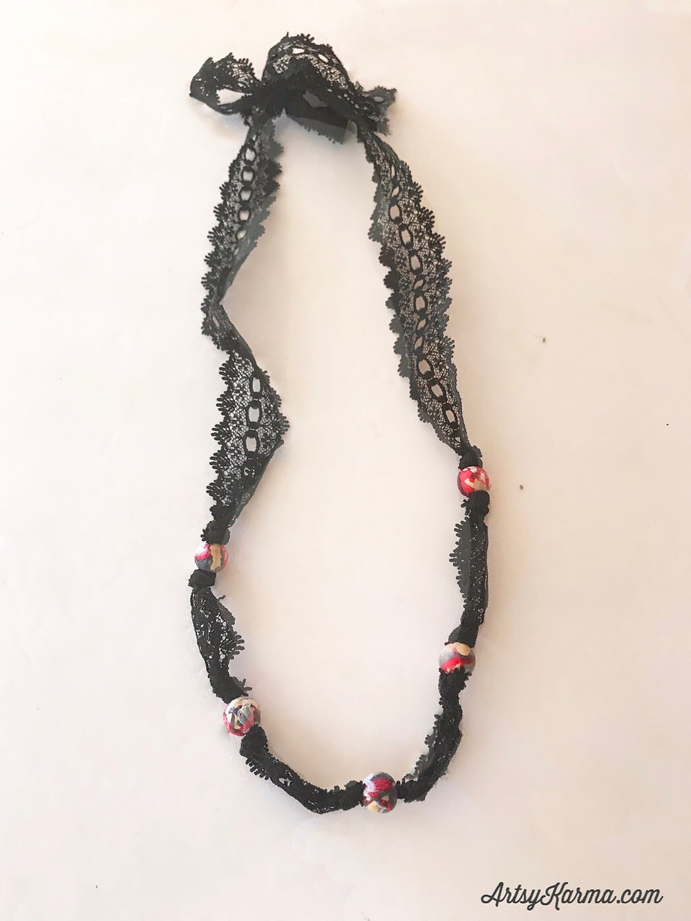 how to make a lace and bead necklace