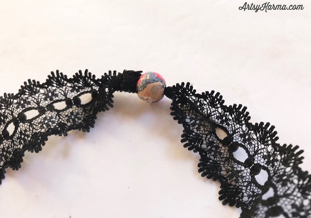 knot and bead lace necklace