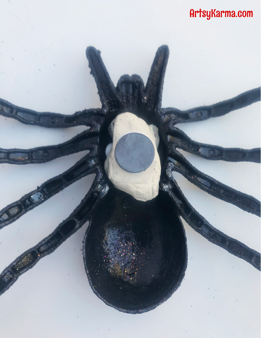 Making spider magnets for halloween decor