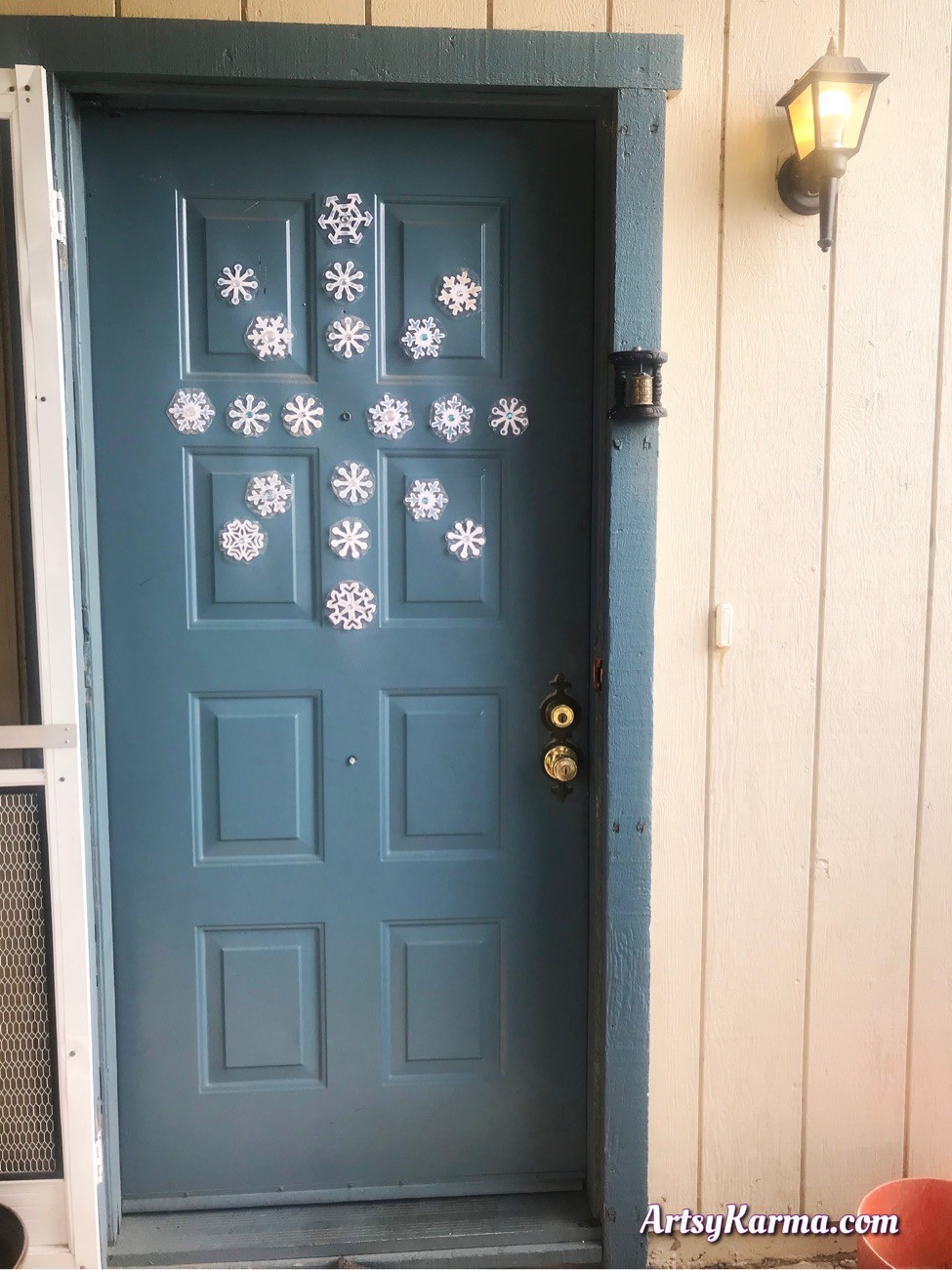 Snowflake magnets for your front door - DIY