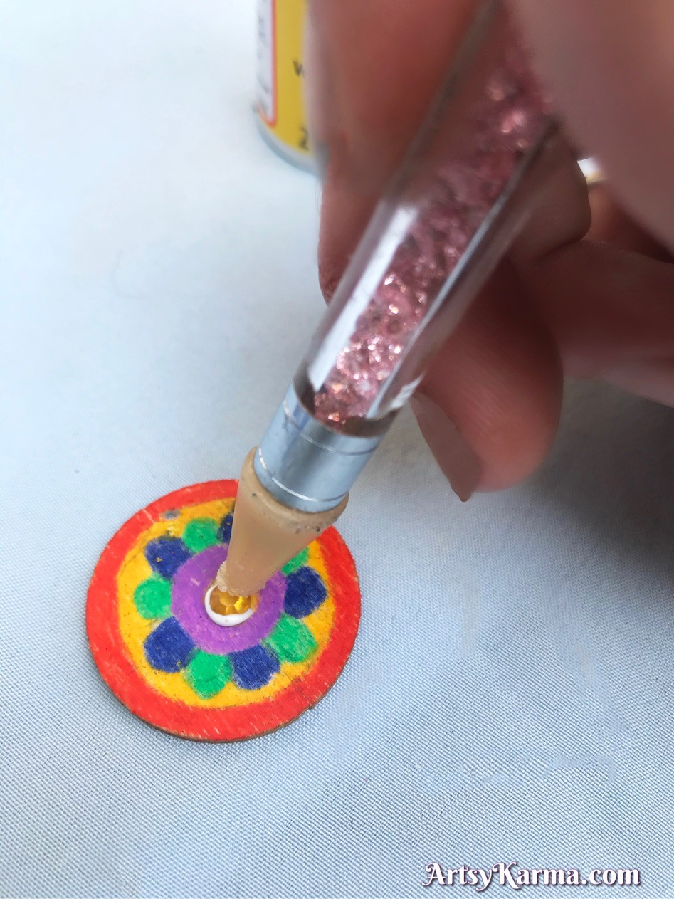 Place the rhinestones on your mandala with the corresponding colors.