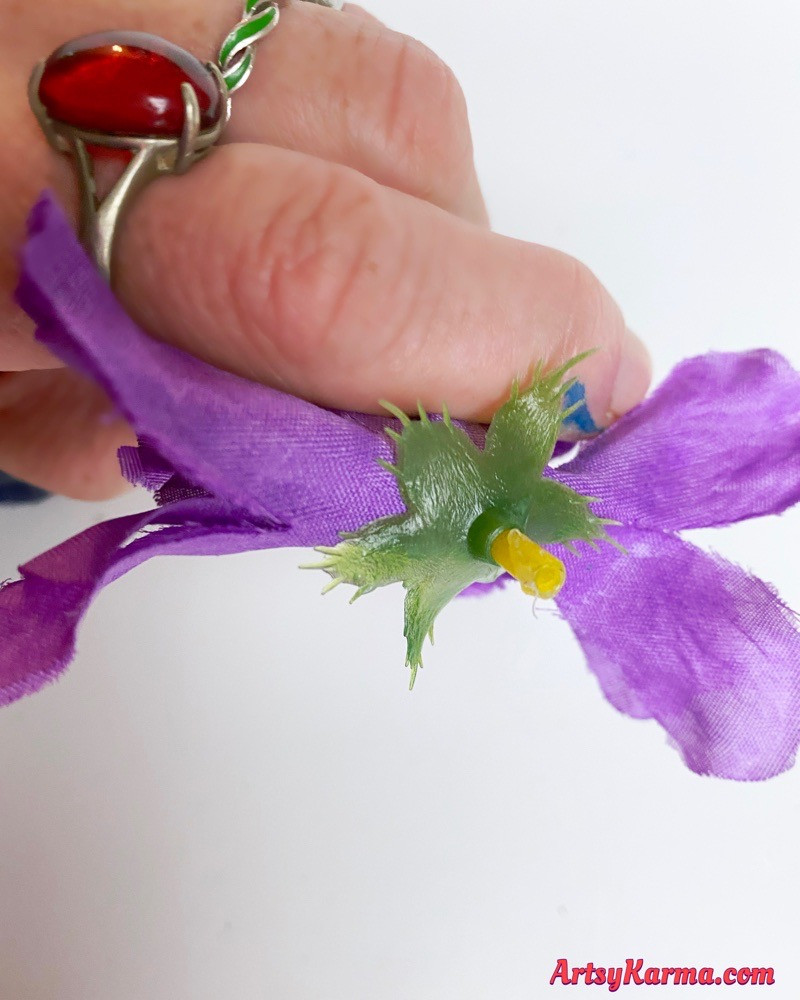 How to decorate with fake flowers