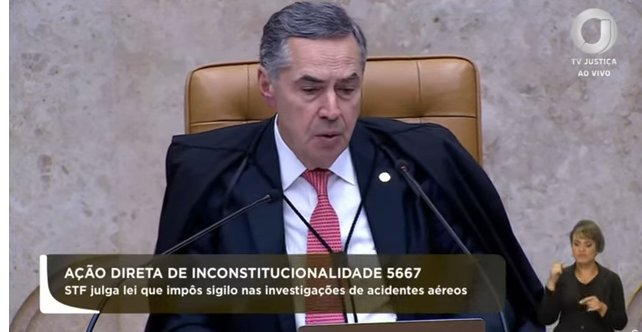 Ministro Barroso em sessão plenária que julga sigilo nas investigações em acidentes aéreos.