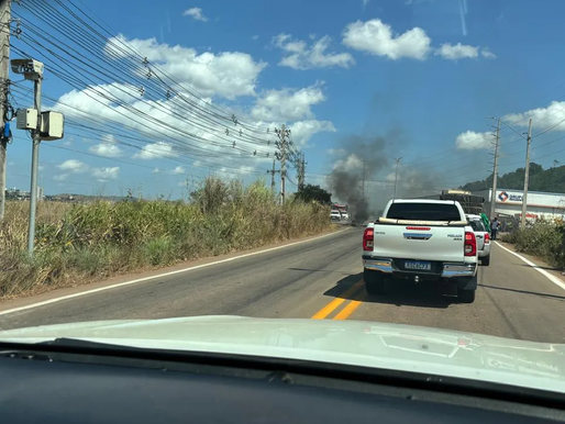 MST tenta barrar comitiva do Bolsonaro no Pará;