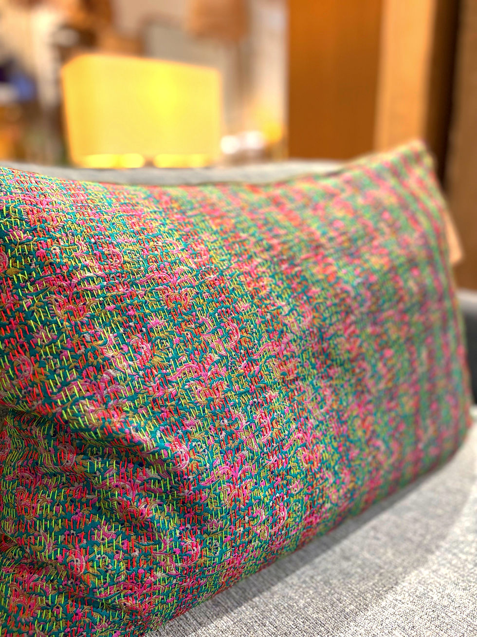 Coussin vert foncé brodé soie et velours