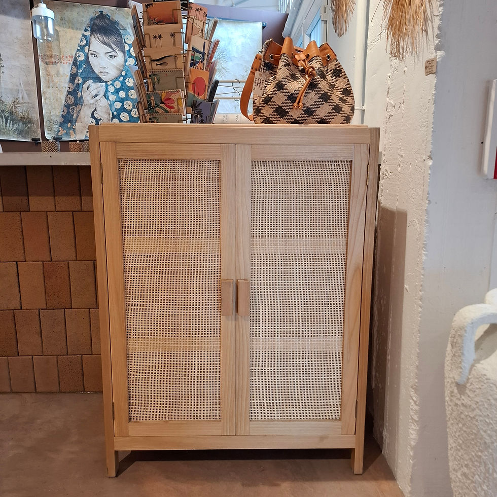 Armoire bois et cannage