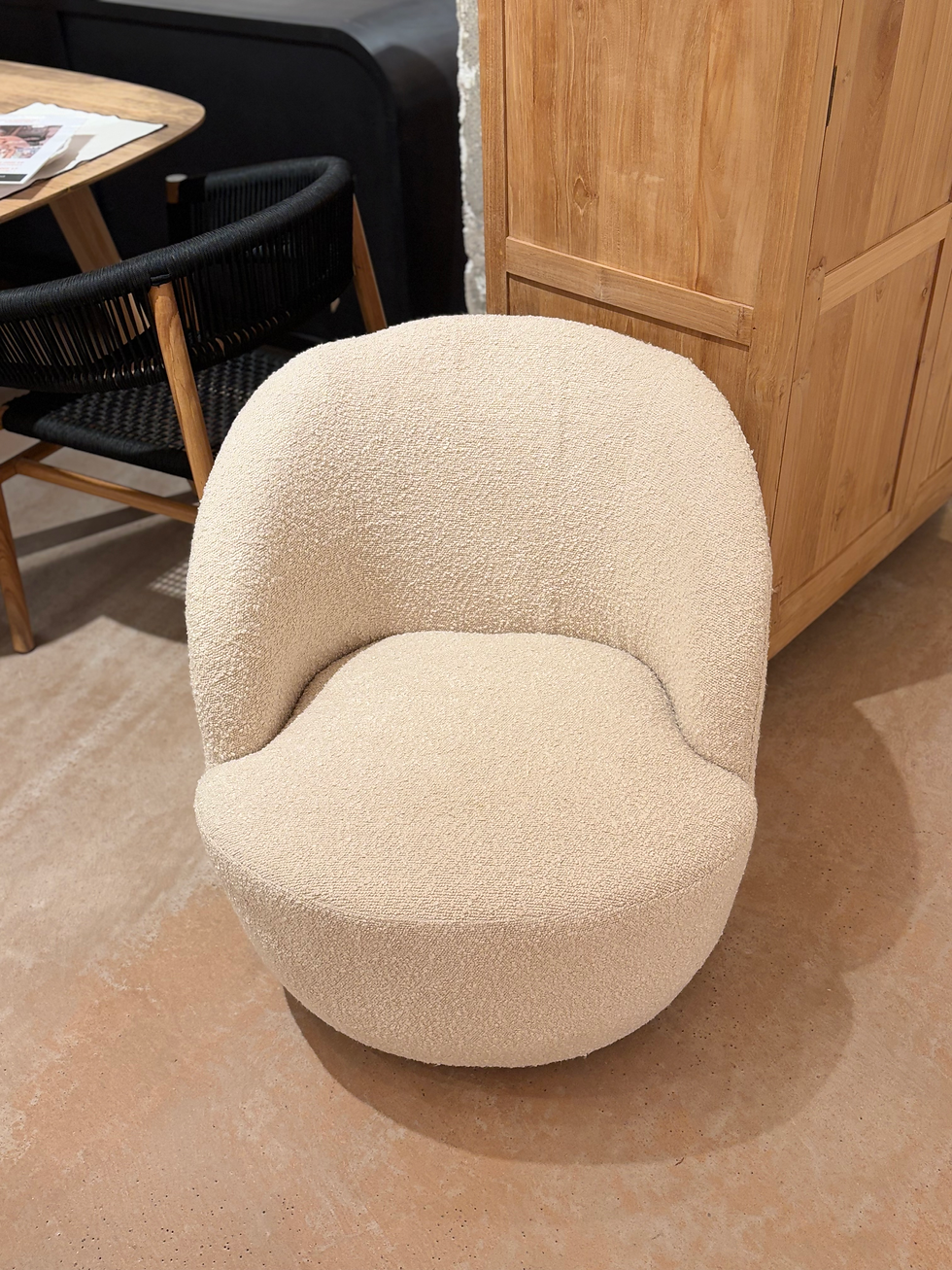 Fauteuil pivotant bouclé blanc
