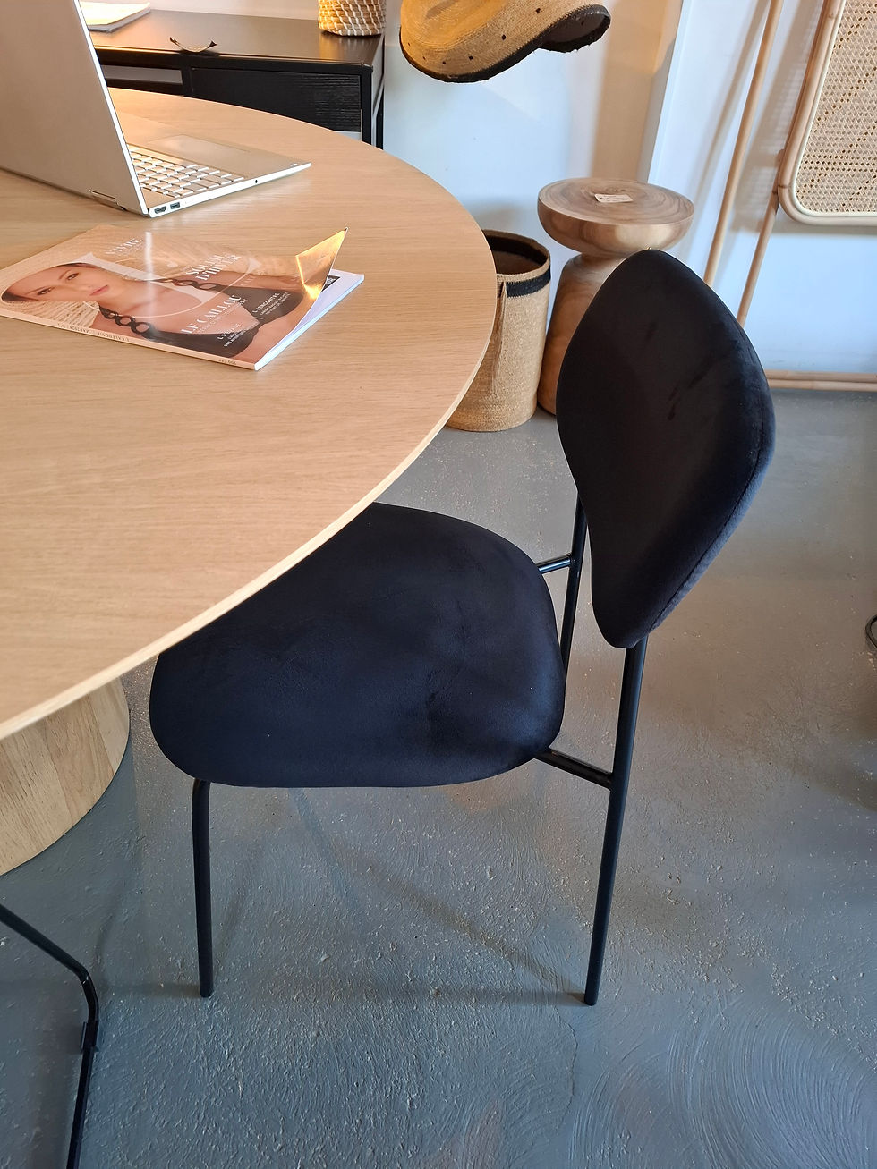 Chaise en velours noir prix net