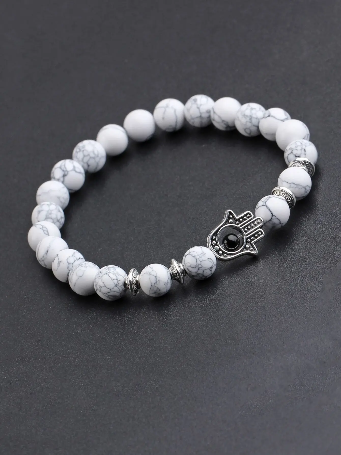 Bracelet main pierre blanche