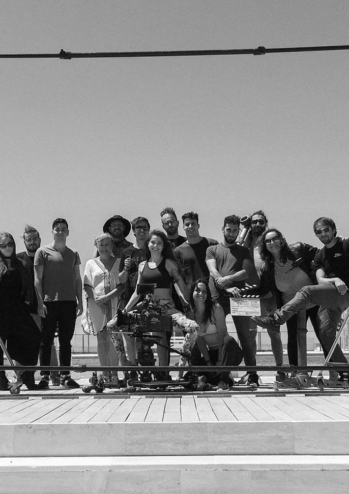 Marco Zingaretti con la squadra sul set di Arena