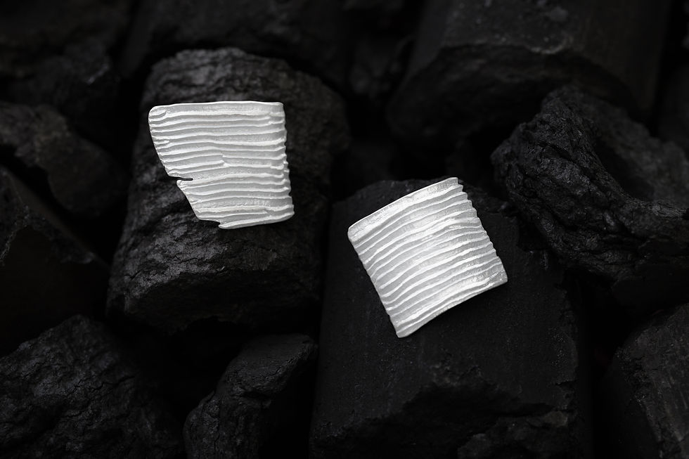 縮圖：Calligraphy 墨摺 行縱耳環 Oxidized Silver Earrings - Forwarding