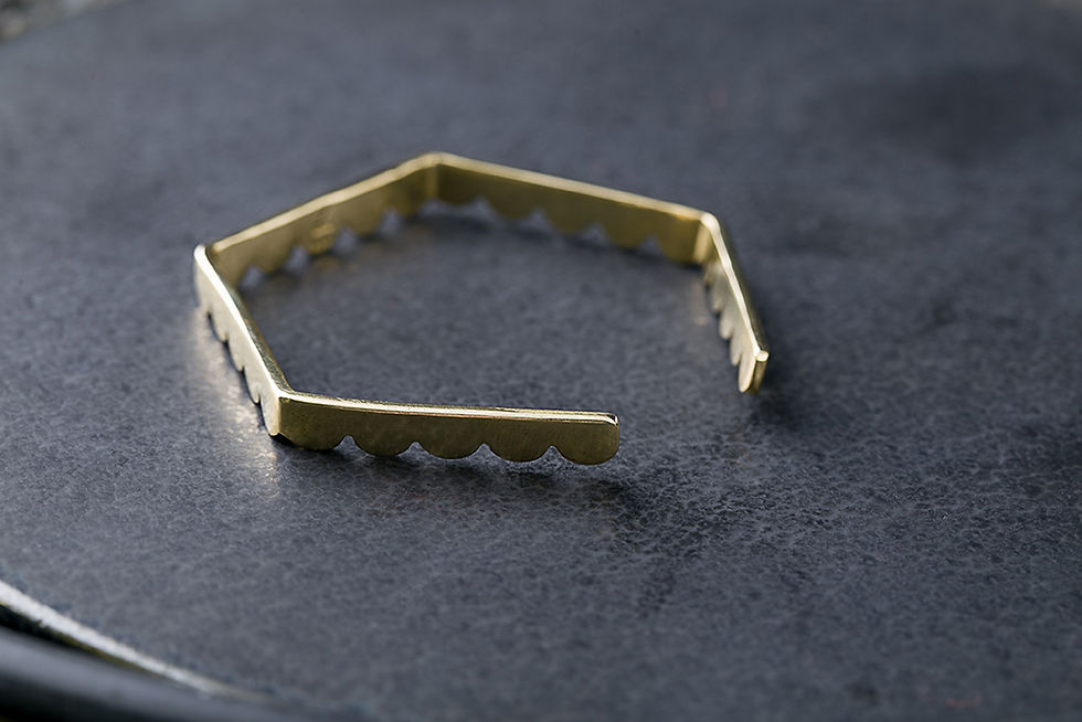 縮圖：Misstache 鬍子小姐 轉折六角手環 Brass Hexagon Bangle