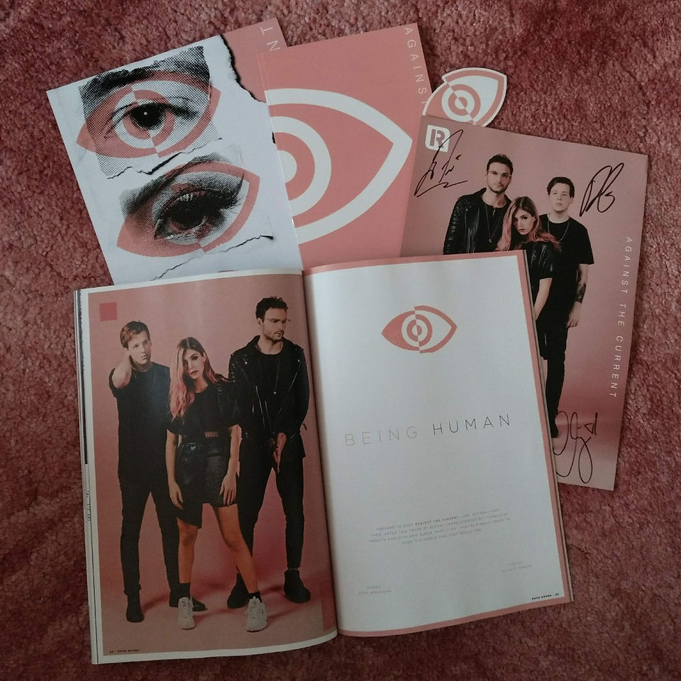 Bundle including magazine